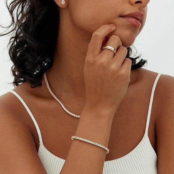 Women's Gold-colored Chain Bracelet Fully Studded With Diamonds